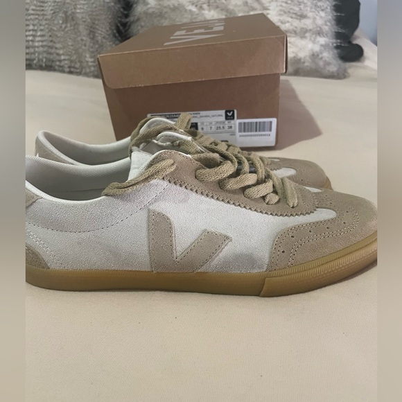 Veja VOLLEY SUEDE NATURAL SAHARA US Size 9 - Picture 4 of 10